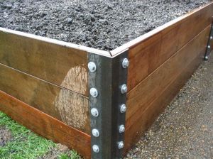 A simple, portable ipe and steel framed veggie box